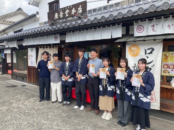 株式会社廣榮堂 倉敷雄鶏店の実証に参加いただいた岡山大学 天王寺谷准教授（右から4番目）とゼミの学生
