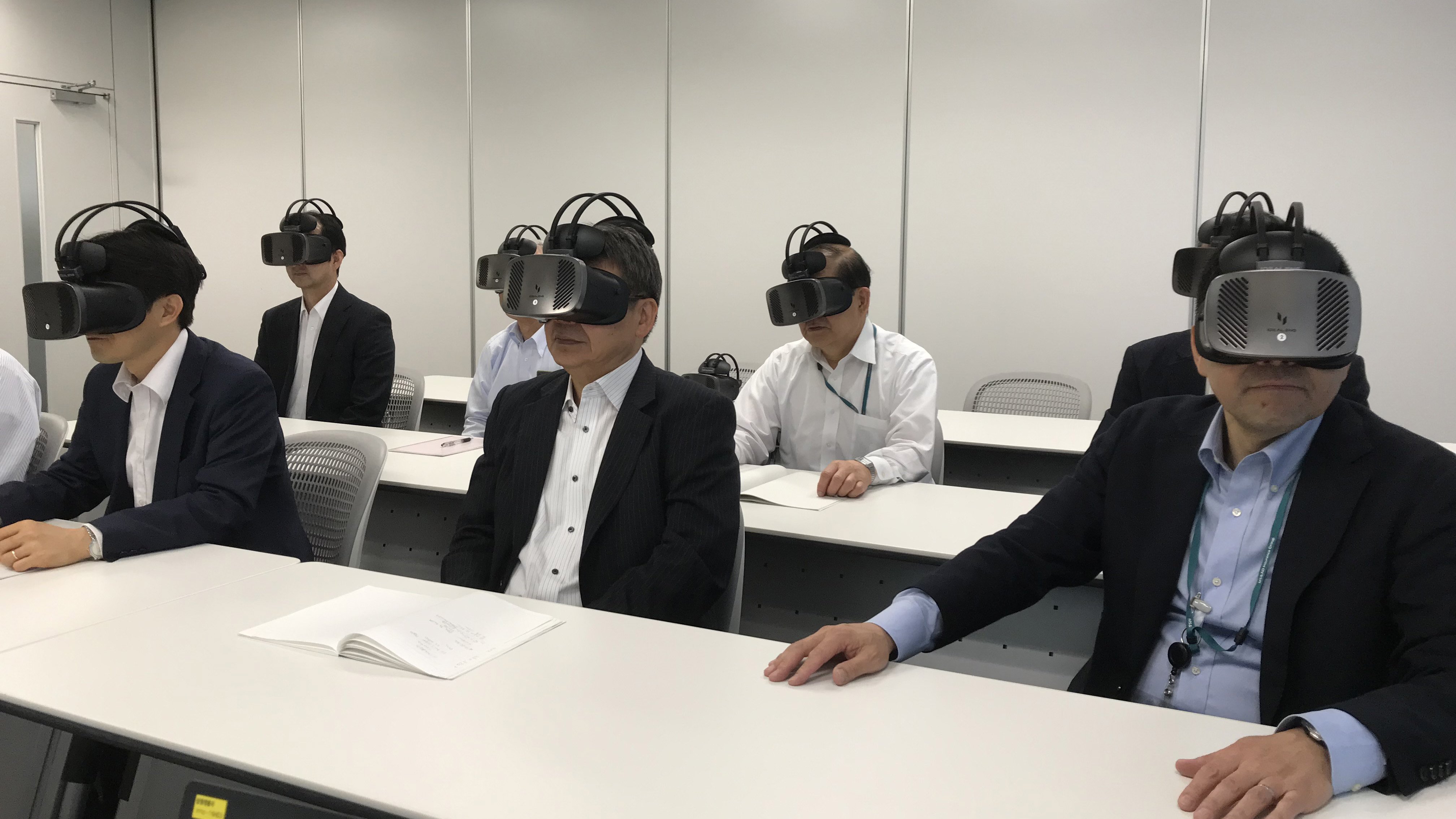 VRゴーグルを用いた安全運転講習イメージ