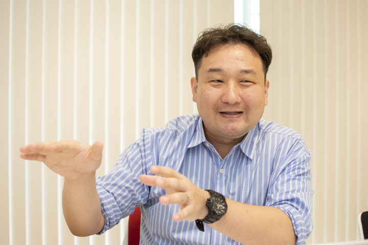 将来的には湾岸エリアにある住宅以外の商業施設のデータも含めて分析していきたいと話す豊田将也准教授