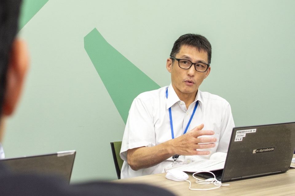 「すぐ推計で分かるのであれば、より実際の状況に合った体制に見直していけるのではないかと考えています」と話す小野木課長