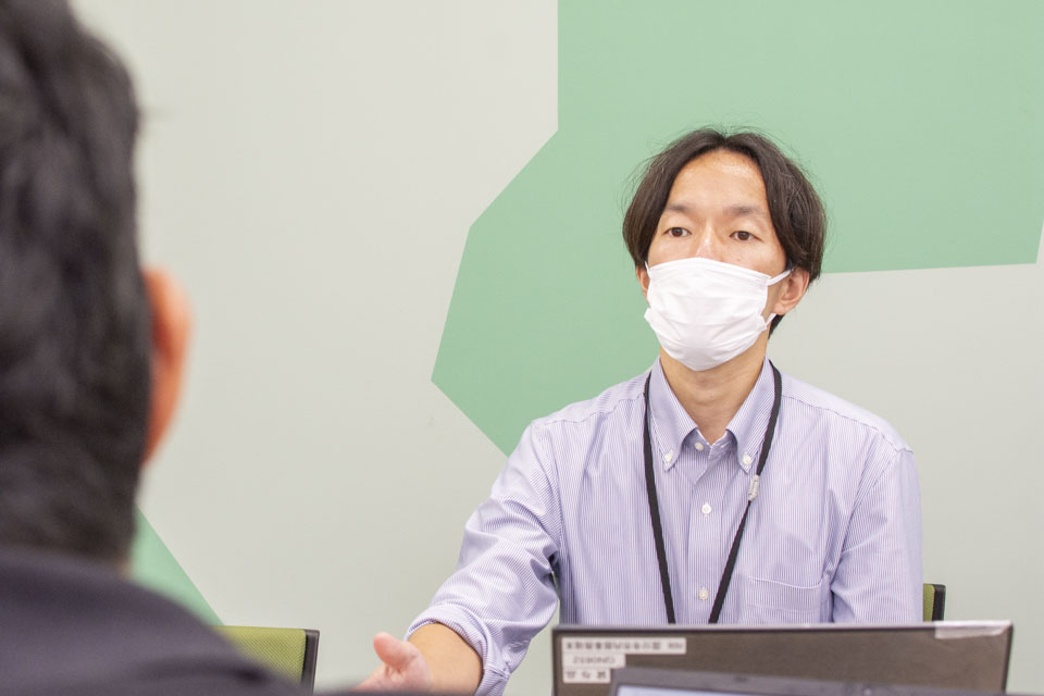 「すぐに推計量を確認できる点は、災害時には役立つだろうと感じました」と話す佐藤主任